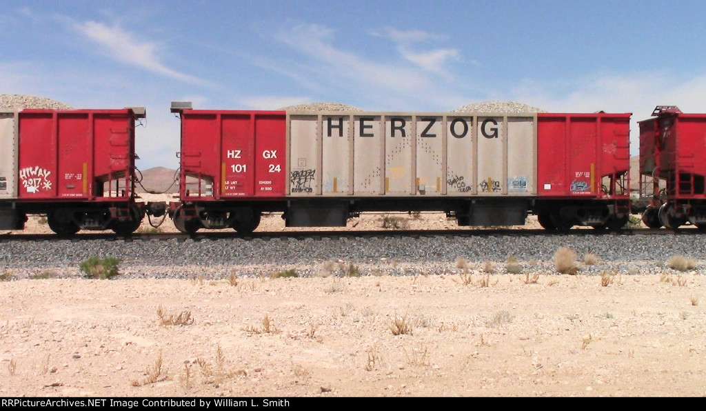 WB Unit Ballast Hooper Frt at Erie NV -10